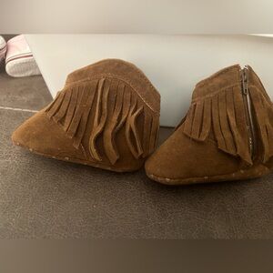 Baby fringe boots